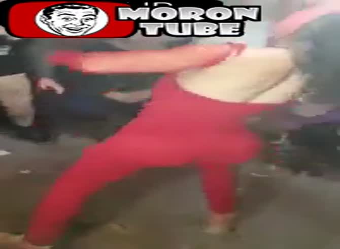 Video :A hottie with a flawless figure performs a sensual dance for us
